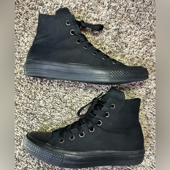Converse Chuck Taylor All Star Shoes Womens Size 7 Triple Black Hi Top Skate - Picture 2 of 9